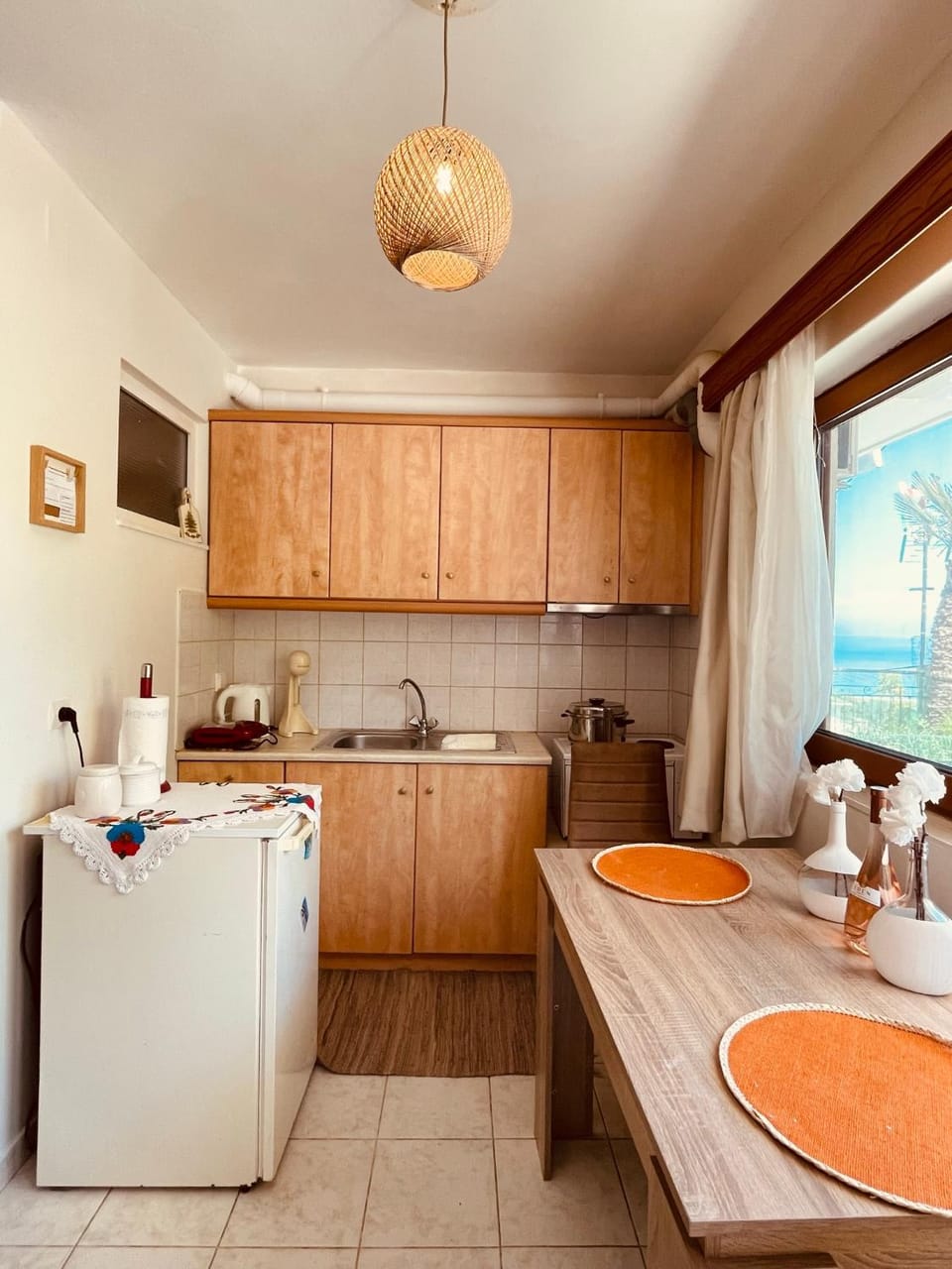 Kitchen or kitchenette, Dining area, pet friendly
