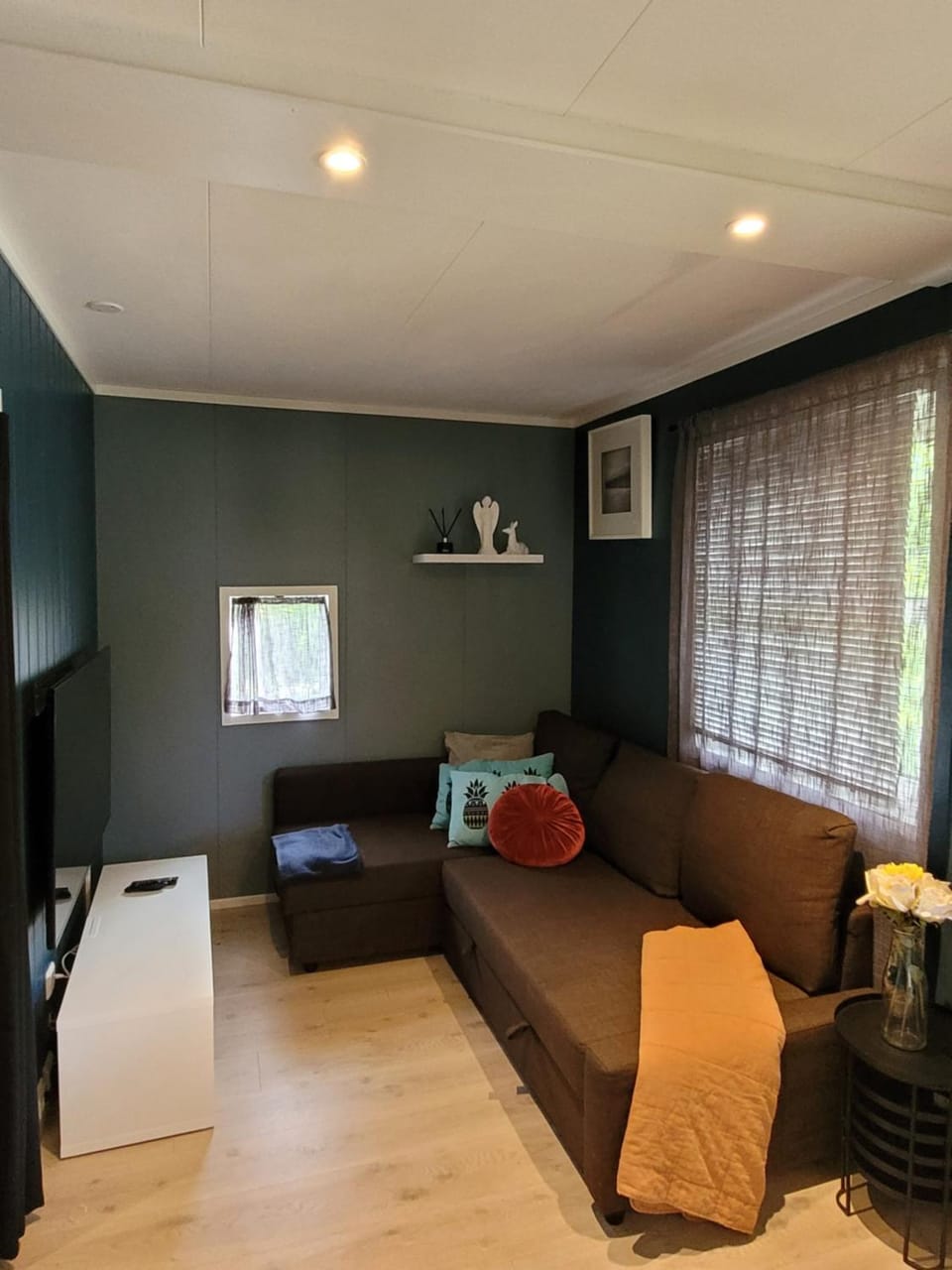 TV and multimedia, Seating area