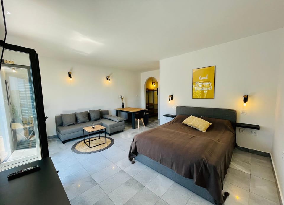 Bed, Living room