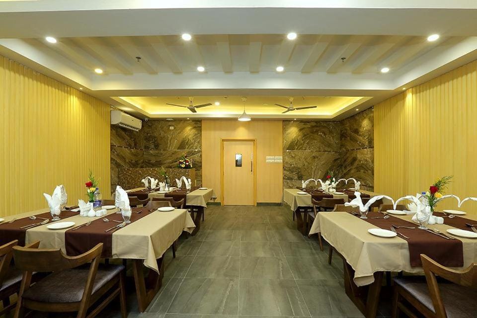 Restaurant/places to eat, Banquet/Function facilities