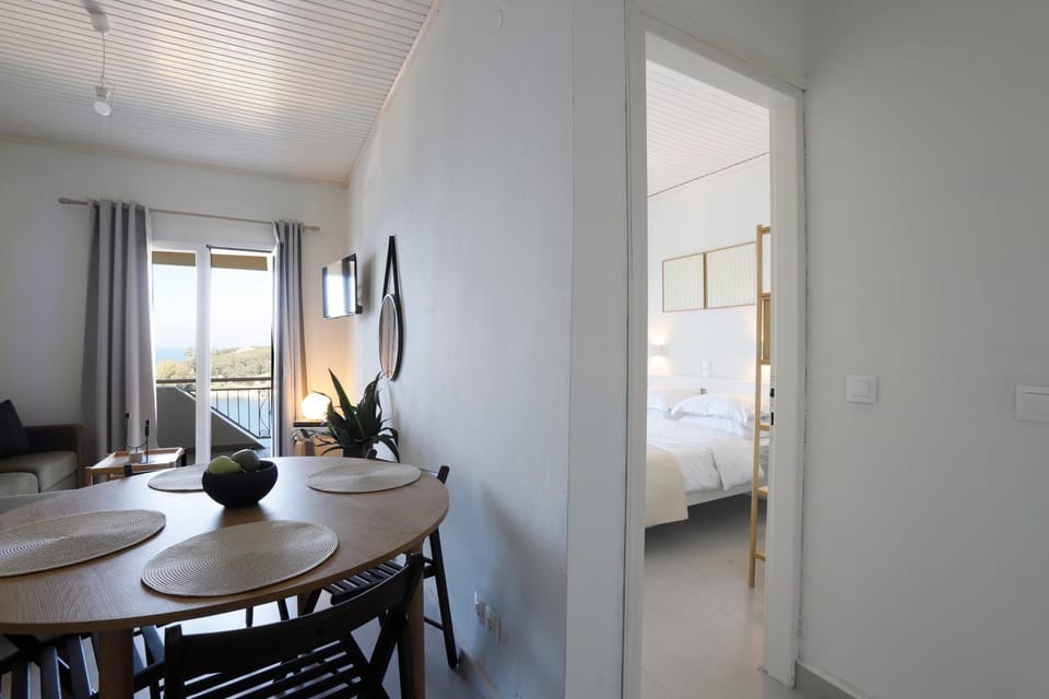 Bed, Living room, Photo of the whole room, Seating area, Dining area, Bedroom