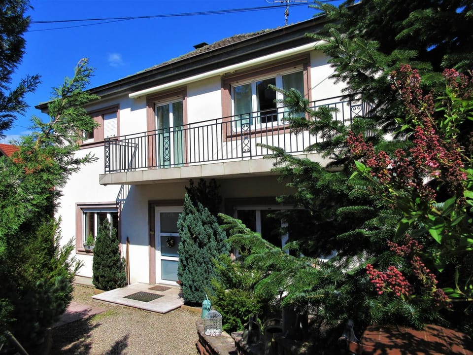 Property building, Garden, Balcony/Terrace