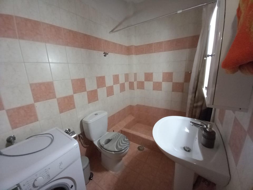 Bathroom, washing machine