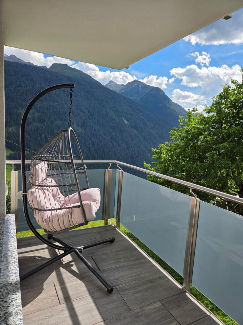 Patio, Day, Natural landscape, View (from property/room), Balcony/Terrace, Seating area, Mountain view