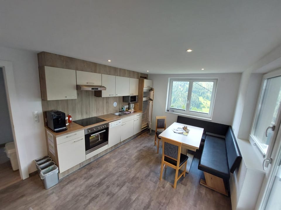 Kitchen or kitchenette, Dining area, dishwasher, minibar, oven, pet friendly, stove, toaster