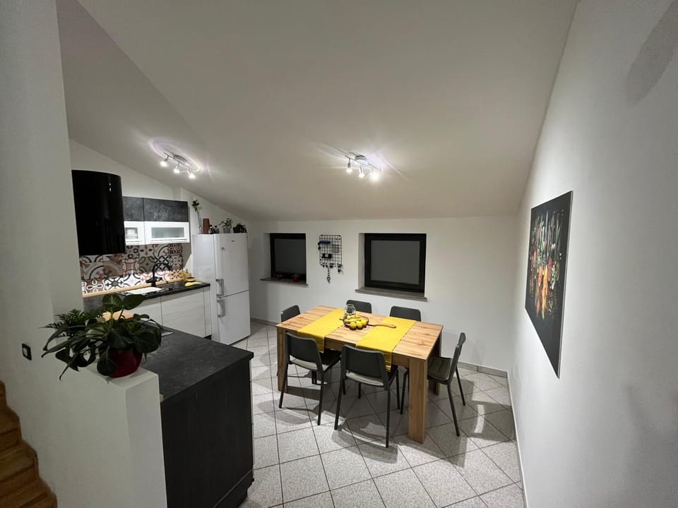 Kitchen or kitchenette, Dining area, minibar, pet friendly, stove