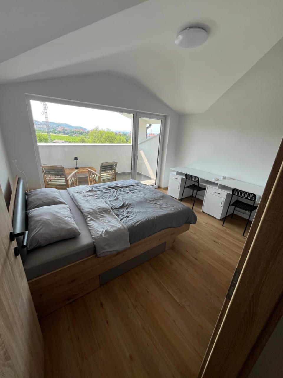 Bed, Seating area, Bedroom