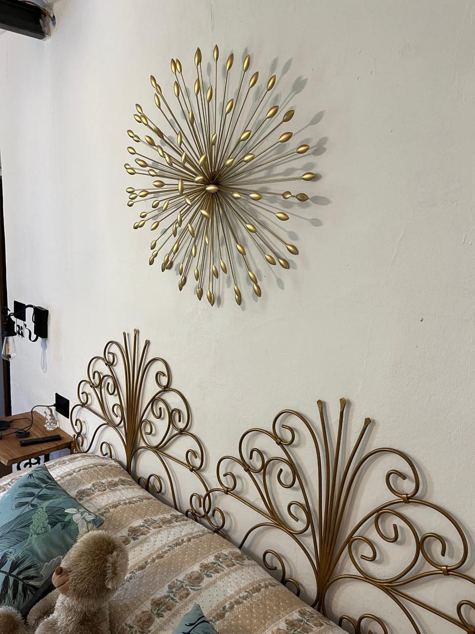 Bed, Photo of the whole room, Decorative detail, Bedroom