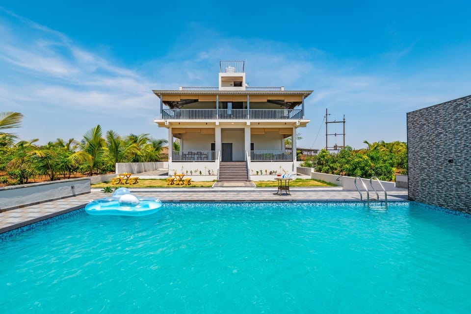 Property building, Facade/entrance, Day, Pool view, Swimming pool