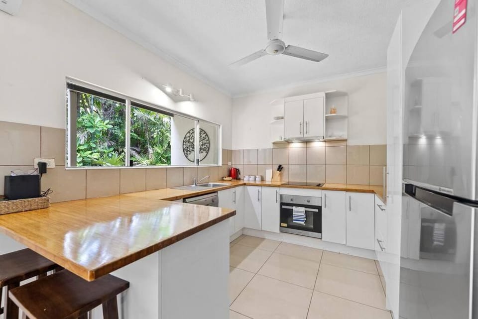3 bedroom Villa Reef Resort, Lagoon Pool, Bar 158R Apartment in Port Douglas