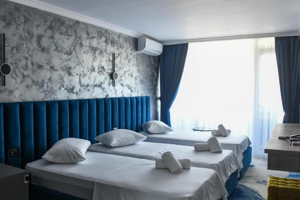 Bed, Photo of the whole room, Bedroom, air conditioner