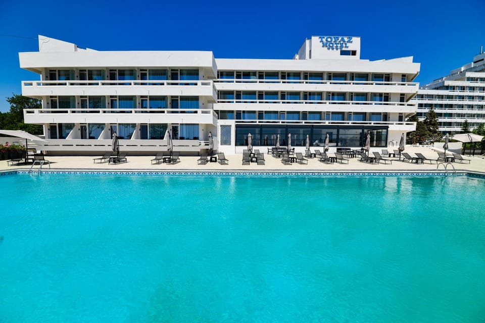 Property building, Pool view, Swimming pool, sunbed