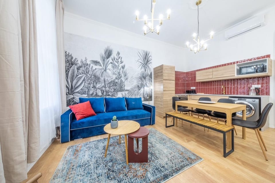 Kitchen or kitchenette, Living room, Seating area, Dining area