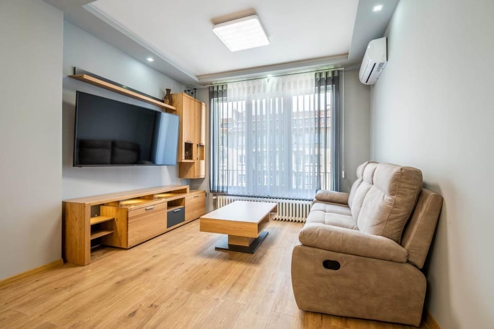 Communal lounge/ TV room, TV and multimedia, Living room, Seating area, Evening entertainment