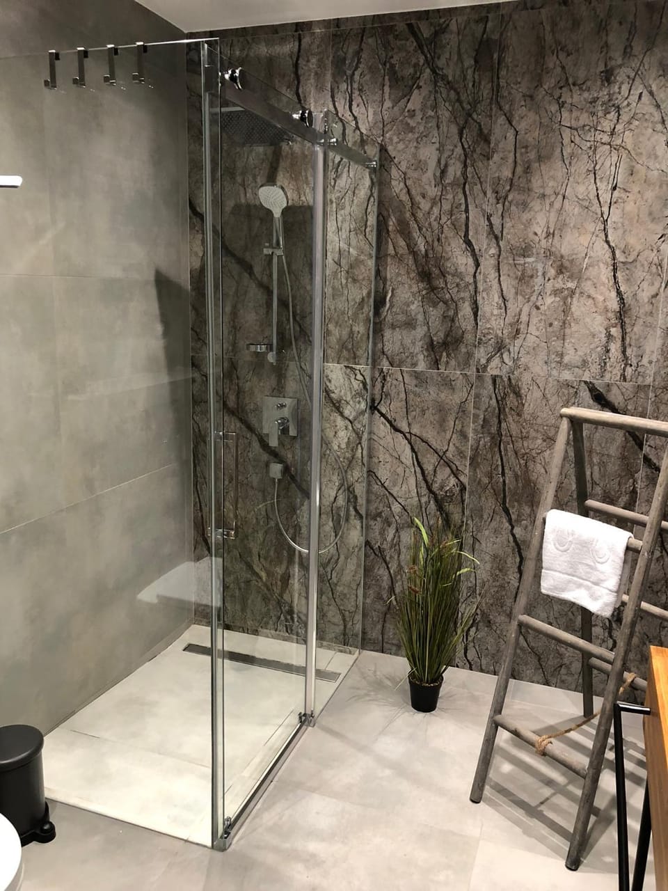 Shower, Bathroom, Decorative detail