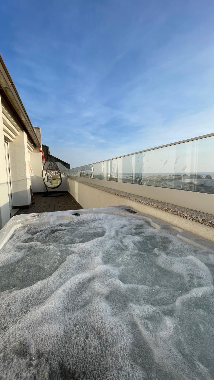 Hot Tub, Pool view, Swimming pool, Swimming pool