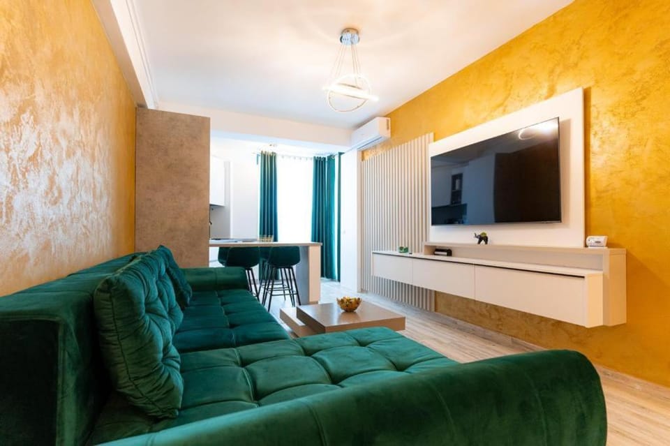 Communal lounge/ TV room, TV and multimedia, Living room, Seating area, Evening entertainment