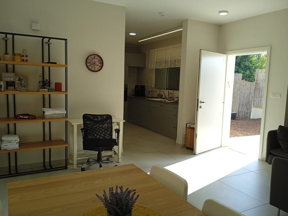 Dining area, kitchen