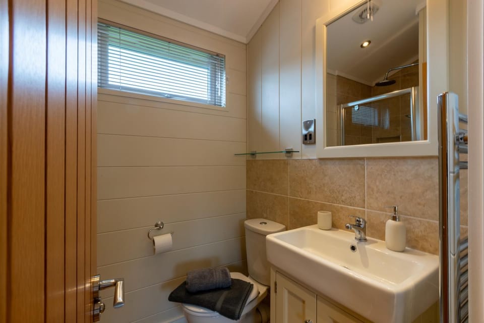 Bathroom, towels