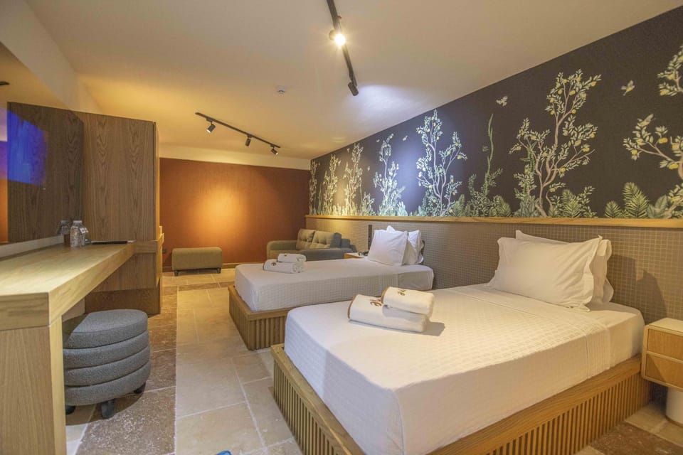 Bed, TV and multimedia, Photo of the whole room, Bedroom