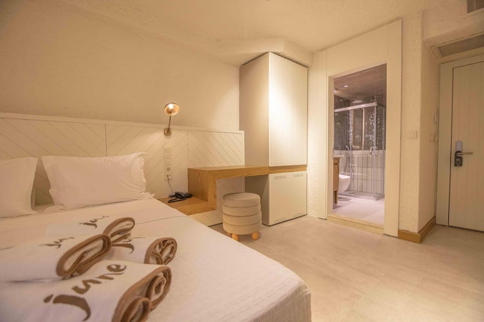 Bed, Photo of the whole room, Bedroom, towels, wardrobe