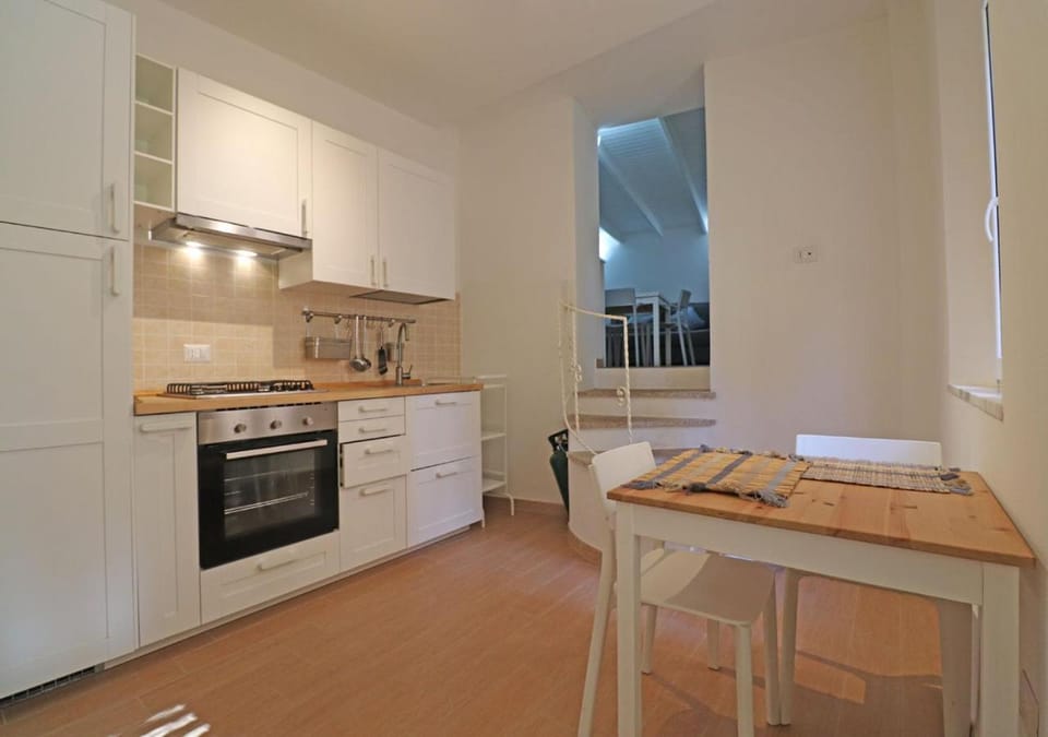 Kitchen or kitchenette, Dining area, pet friendly, stove