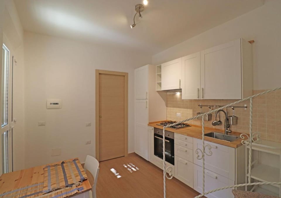 Kitchen or kitchenette, Dining area, pet friendly, stove