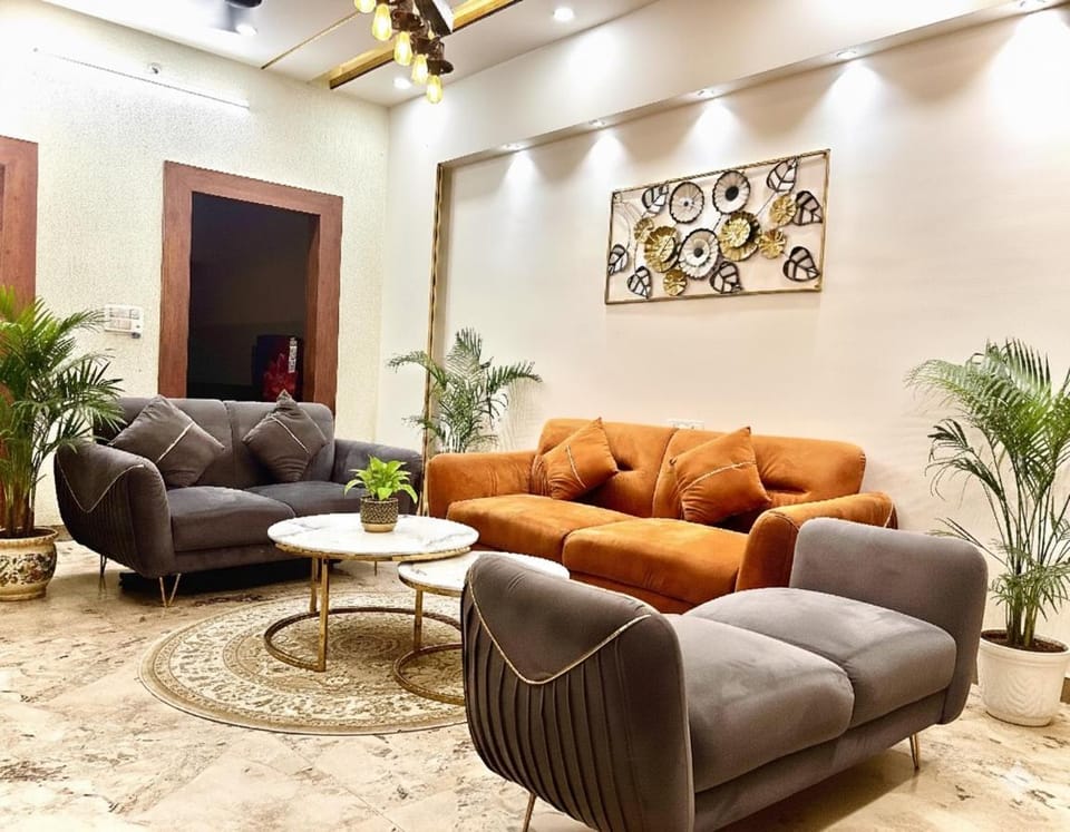 A radiant villa on Ganges with modern amenities Villa in Rishikesh