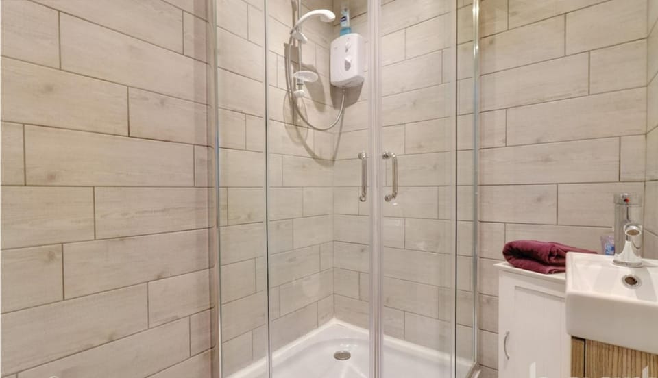 Shower, Bathroom, towels
