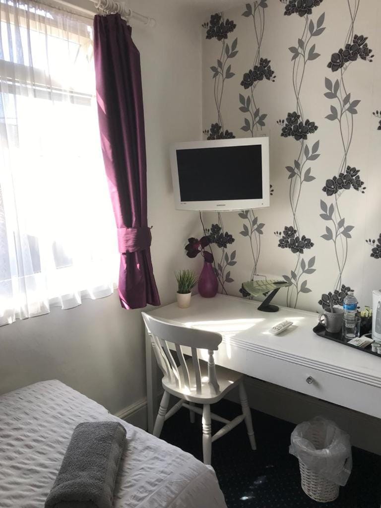 TV and multimedia, hair dresser