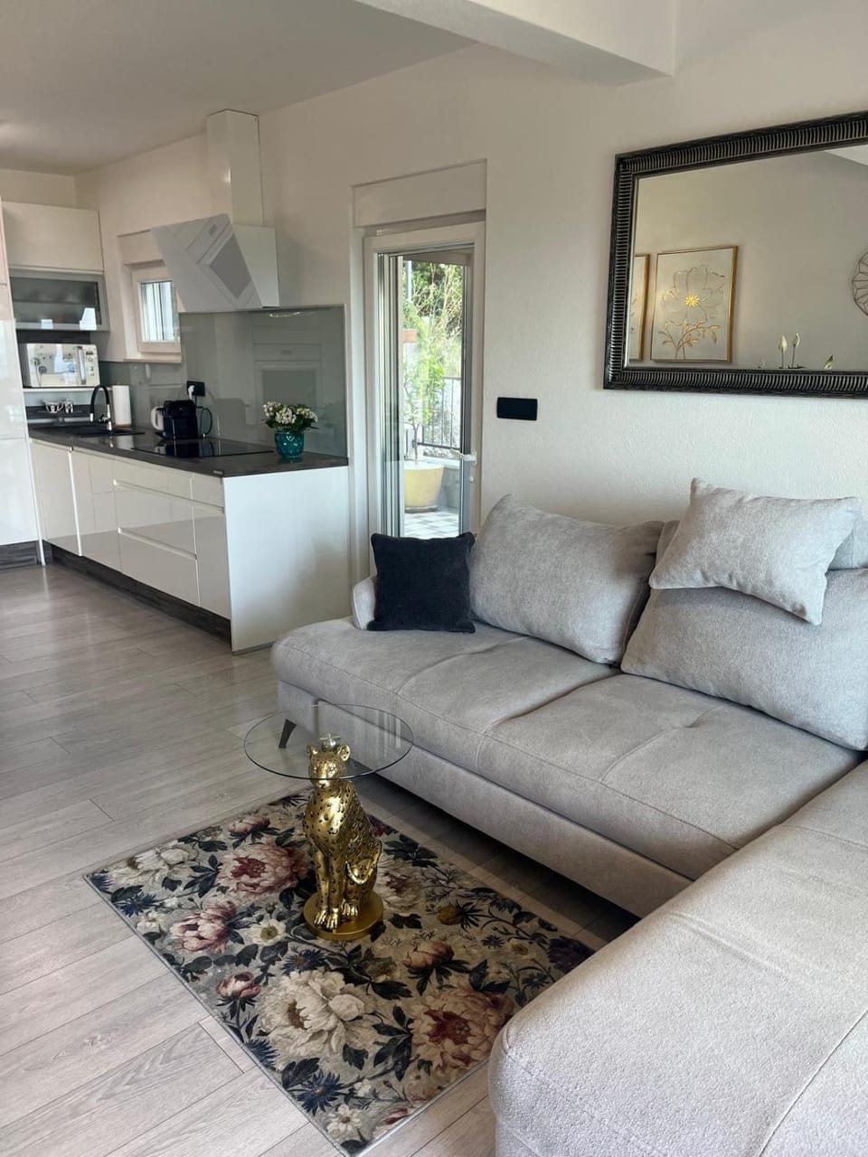 Apartman GLOW Apartment in Makarska