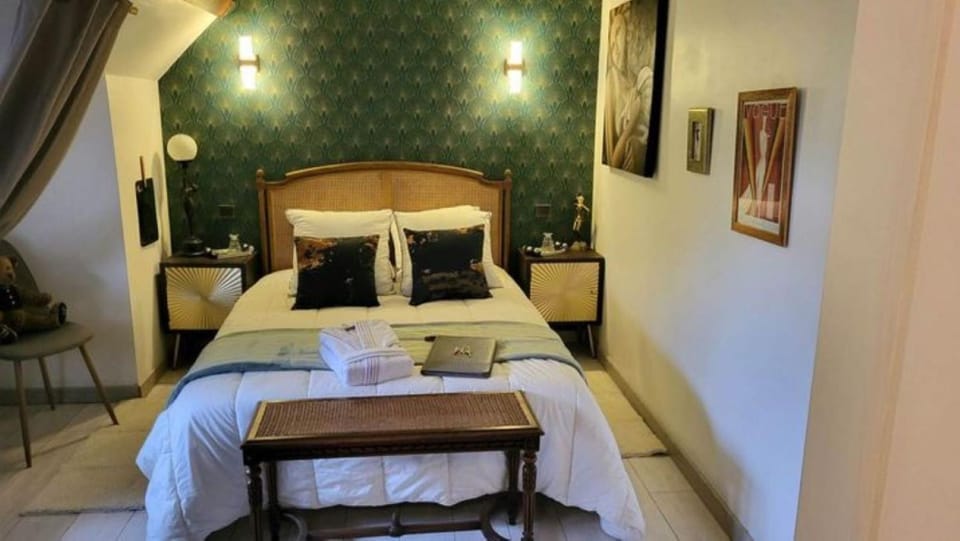 Bed, Photo of the whole room