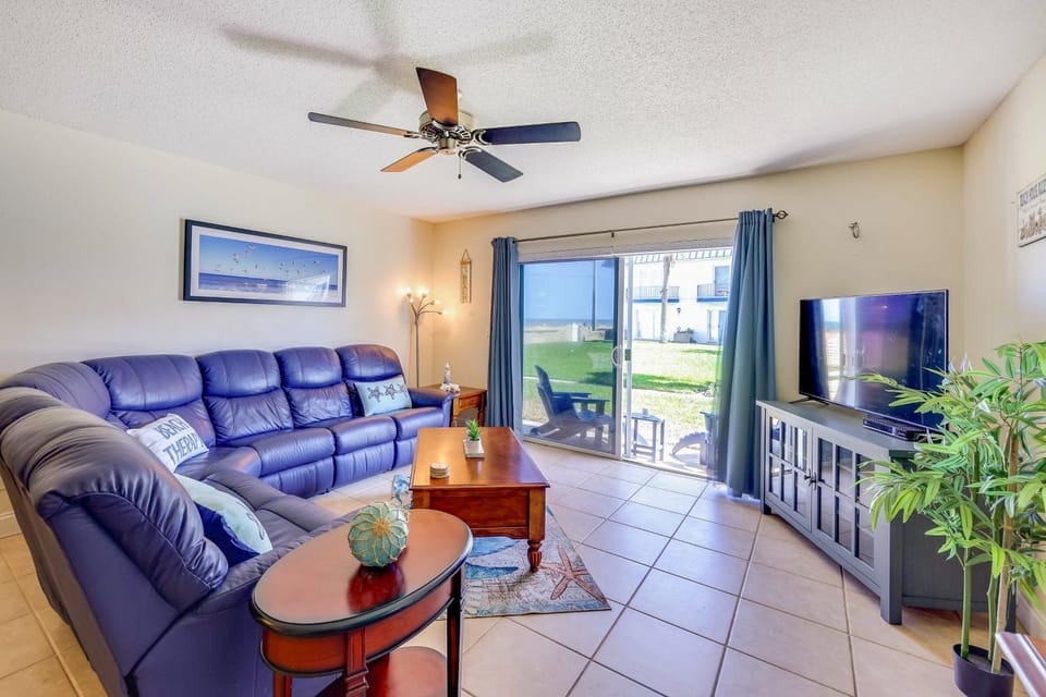 Oceanfront Ormond Beach Condo: Patio, Pool Access! House in Ormond By The Sea