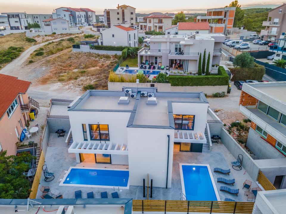Property building, Neighbourhood, Bird's eye view, Location
