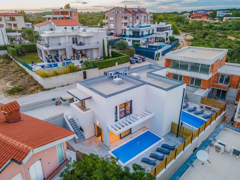 Property building, Neighbourhood, Bird's eye view, Location