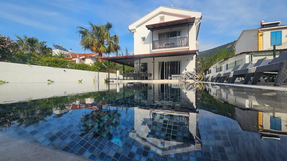 Balcony/Terrace, Balcony/Terrace, Pool view, Swimming pool, Entertainment, sunbed