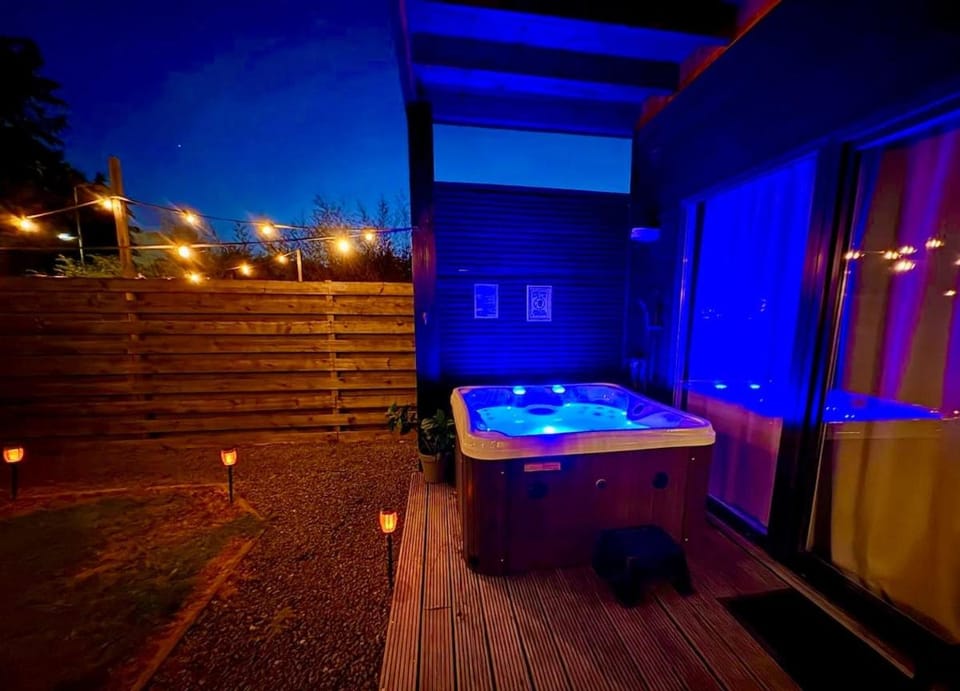 Cozy wellness family house with private garden & jacuzzi & sauna between Amsterdam Haarlem and Schiphol Airport House in Haarlem