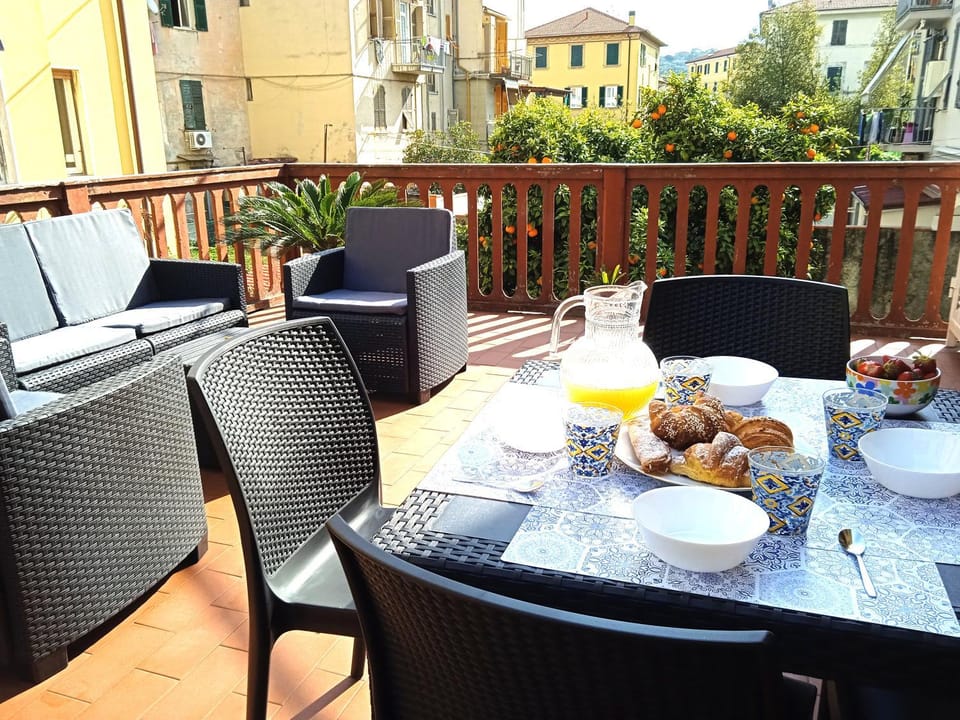 Balcony/Terrace, Photo of the whole room, Dining area, hair dresser, hair dresser