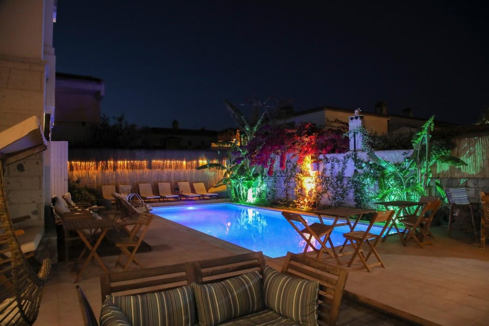 Night, Pool view