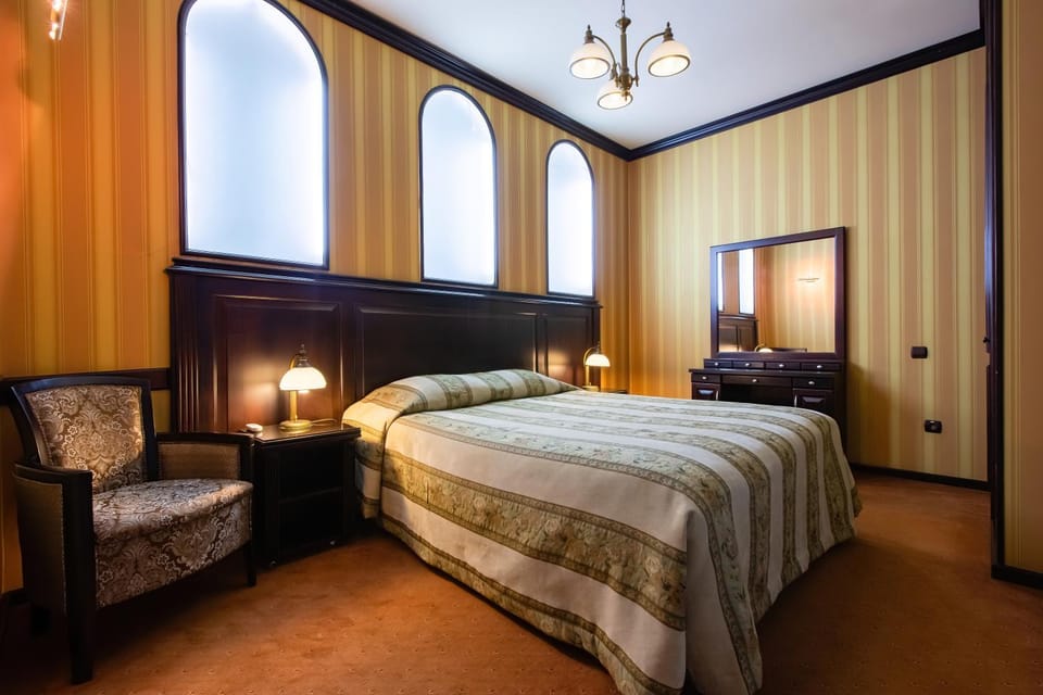 Bed, Bedroom, air conditioner