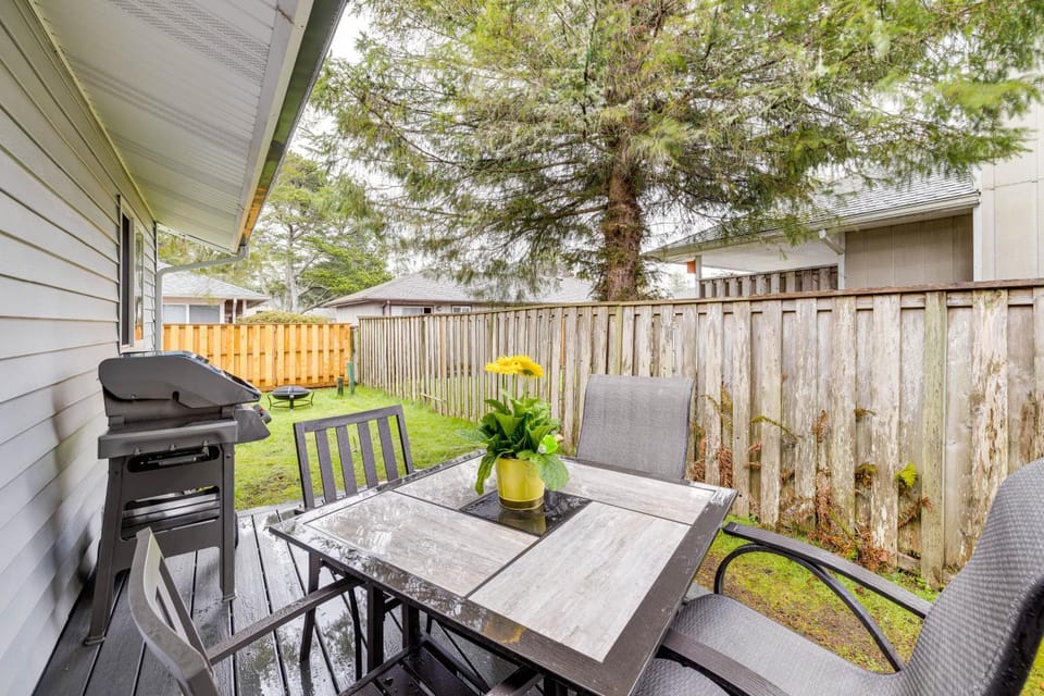 Walk to Seaside Beach: Vacation Rental Cottage! House in Seaside