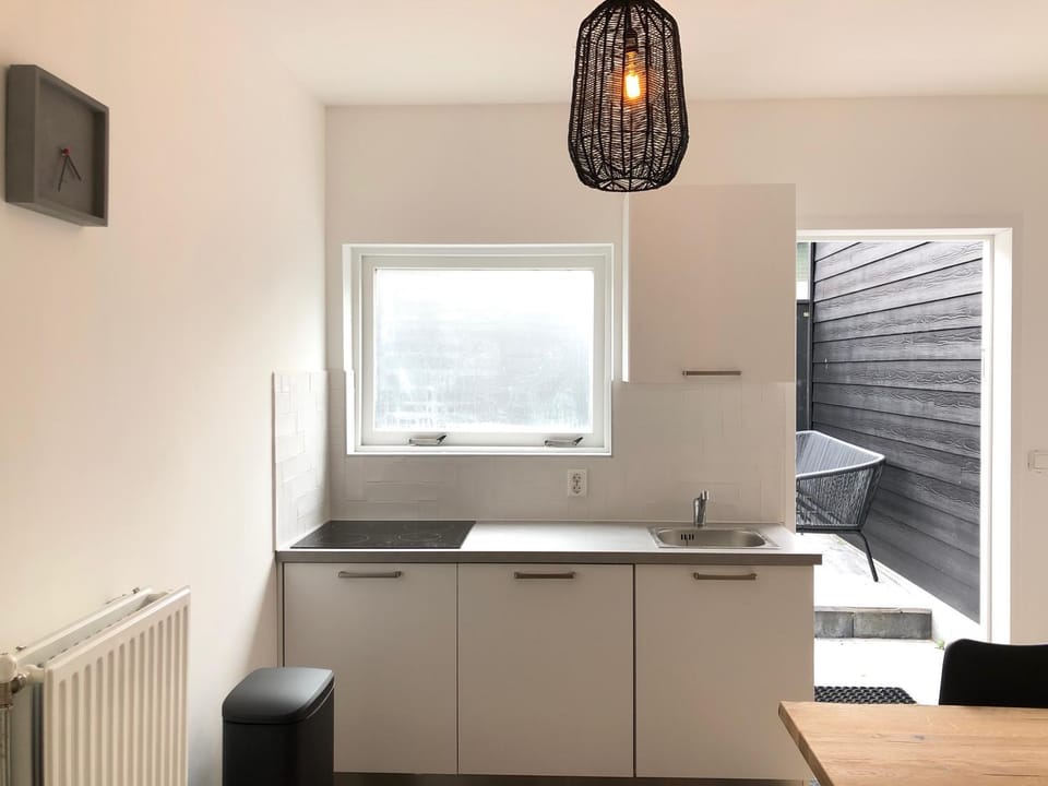 Restaurant/places to eat, Kitchen or kitchenette