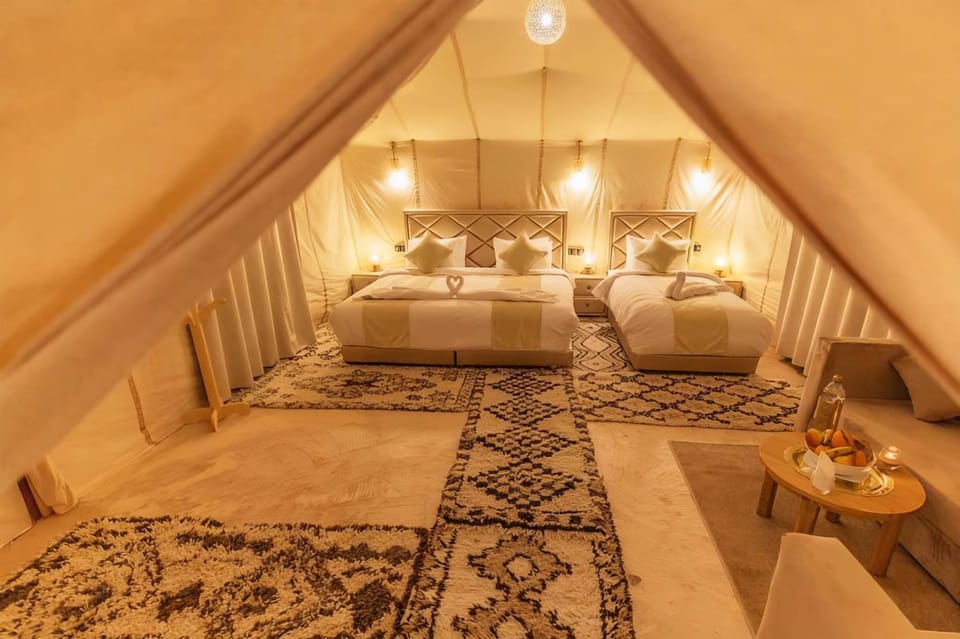 Bed, Photo of the whole room, Seating area, Bedroom