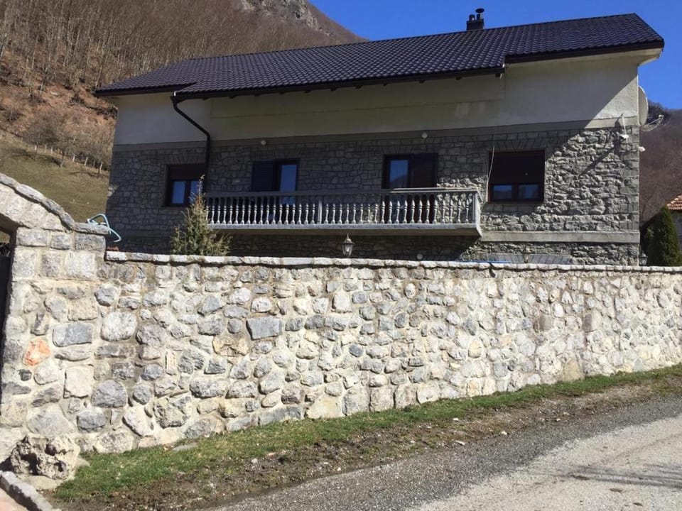 Guest House Vuthaj Bed and Breakfast in Montenegro