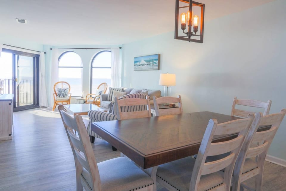 Salty Sunrise House in Wild Dunes