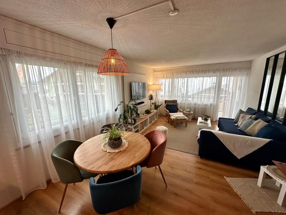 Living room, Dining area