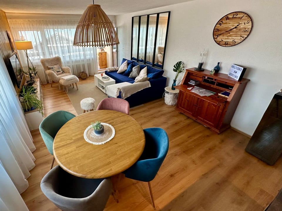 Living room, Dining area