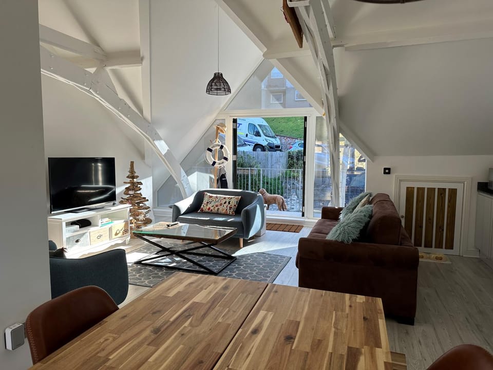 Communal lounge/ TV room