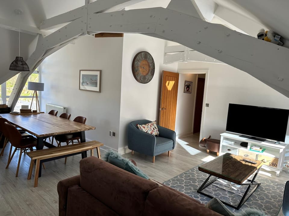 Communal lounge/ TV room