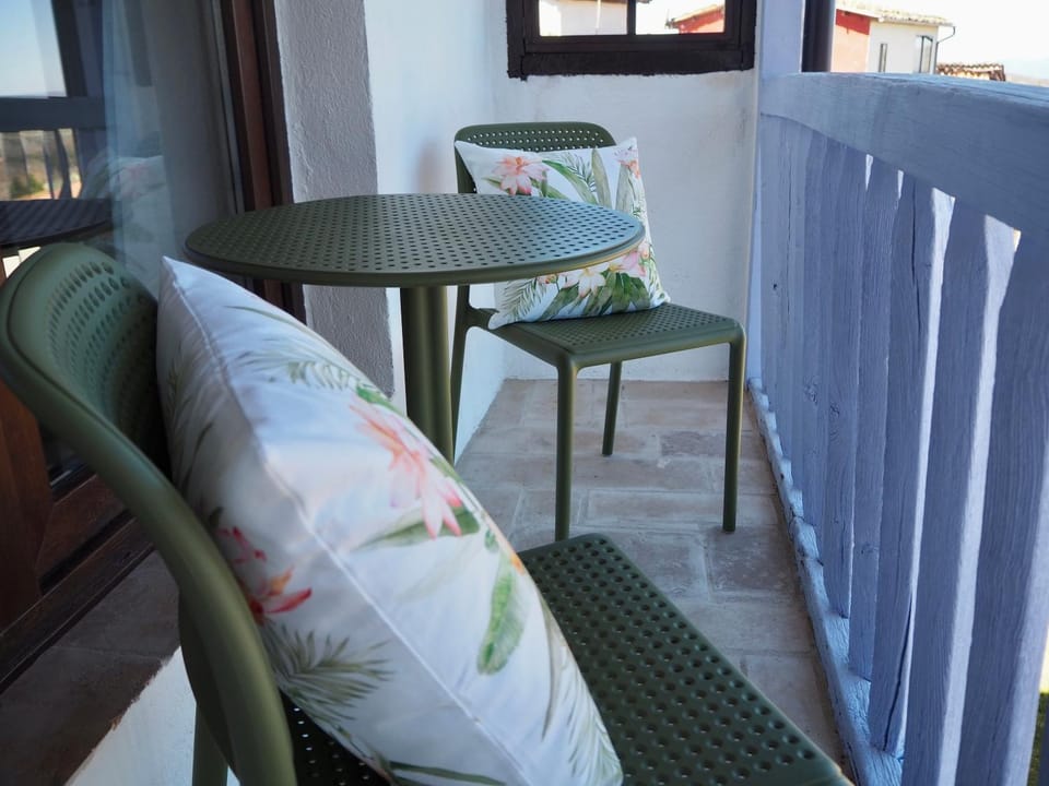Bed, Balcony/Terrace, Photo of the whole room, Bedroom